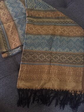 Woven Geometric Stripe Scarf in Blue and Gold